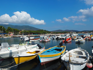 Fototapeta na wymiar Elba - Hafen in Marina di Campo