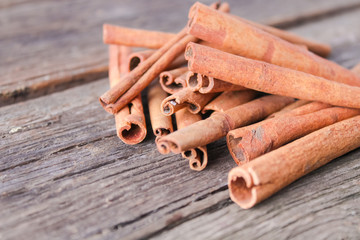 cinnamon sticks on wooden background