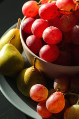 Red grapes and green pears