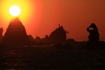 Fototapeta premium 西伊豆 大田子海岸の夕日（春分の頃）