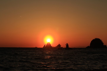 西伊豆　大田子海岸の夕日（春分の頃）