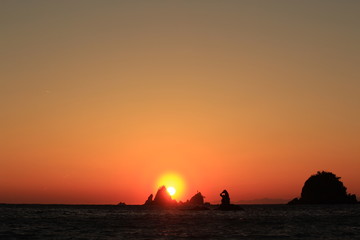 西伊豆　大田子海岸の夕日（春分の頃）