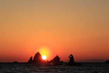 西伊豆　大田子海岸の夕日（春分の頃）