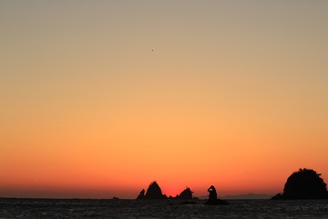 西伊豆　大田子海岸の夕日（春分の頃）