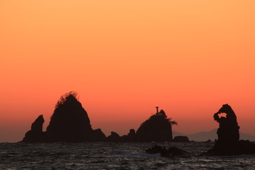 西伊豆　大田子海岸の夕日（春分の頃）