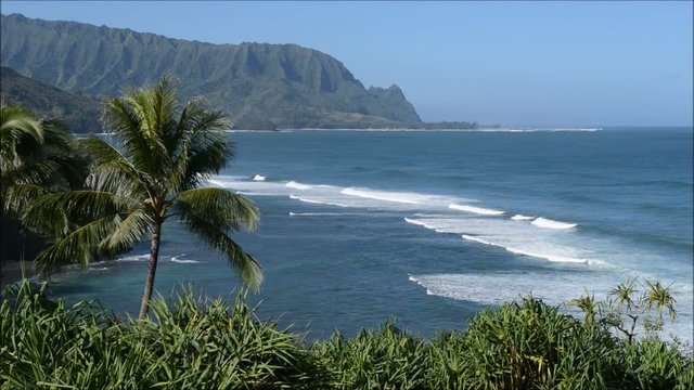 Kauai Hanalei Bay - Strong blue waves coming into the Hanalei bay on the north shore of Kauai, Hawaii, USA. 