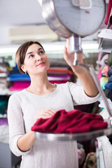 Seller weighing fabric