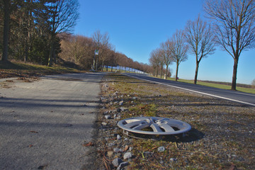 Radkappe am Straßenrand