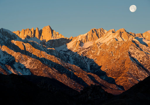 Moon set over Mount Whitney at sunrise,
California, USA