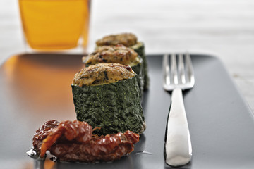 zucchine ripiene vegetariane fronte primo piano