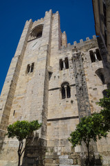 Fototapeta na wymiar cathedral of lisbon stone building