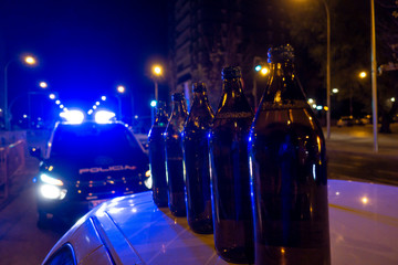 Several liters of beer on top of a car that is under police control.