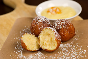 Donut holes with powdered sugar and Bavarian cream dip