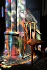 Abwaschbare Fototapete Befleckt Buntglaslicht in einer Kirche