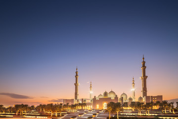 Fototapeta na wymiar Sheikh Zayed Grand Mosque at sunset Abu-Dhabi, UAE