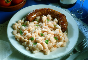 Plato de alubias con butifarra.