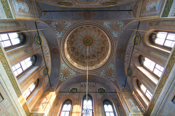 Fototapeta premium interior of pertevniyal valide mosque in istanbul
