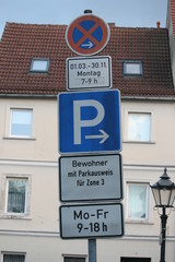 Fototapeta na wymiar Schilderwahnsinn nur fürs Parken in Deutschland