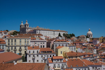 Fototapeta na wymiar many buildings an cathedral of lisbon