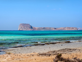Fototapeta na wymiar Empty beach and beautiful blue sea on the Balos beach overlooking the Gramvousa island