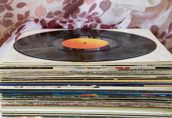 Música vintage en formato long play de vinilo iniciada en el siglo pasado.