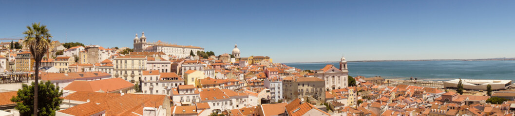 Fototapeta na wymiar lisbon skyline panorama
