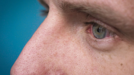 Obraz premium The Green ( Light green ) of the human eye is very closely represented by the pulsation of the eye and blinking. Concept of: Light eyes, Close to the eye, Man, Woman, In slow motion.