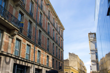 façade d'immeuble à Nîmes