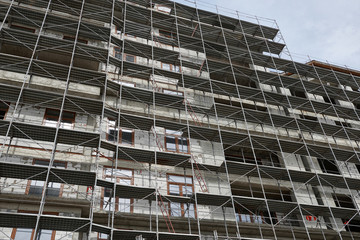 Fototapeta na wymiar new building under construction, scaffolding and concrete