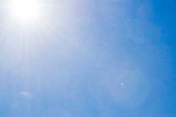 Obraz premium Il sole nella lente della fotocamera