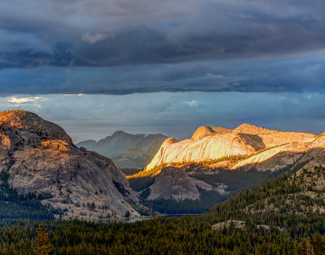 Stormy sunet light over Tenaya Lake along Tioga Pass road