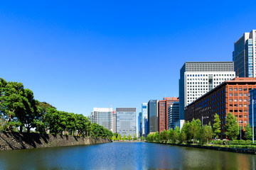 (東京都ｰ都市風景)青空と丸の内オフィスビル群２