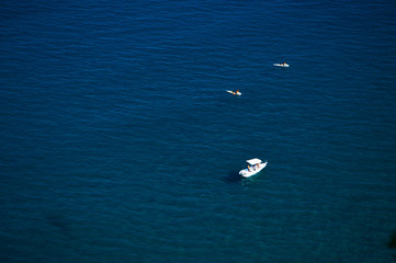 Fototapeta na wymiar white boat in the sea blue ocean 