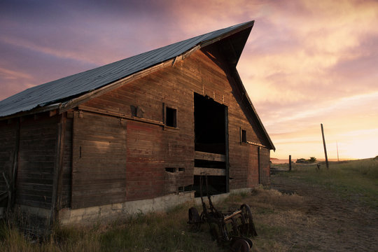 A beautiful old barn at sunset