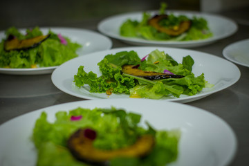 Salada com vinagrete de butiá 