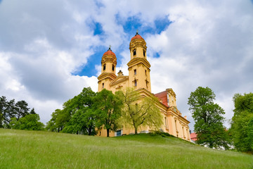 Barrocke gelbe Kirche in Bayern