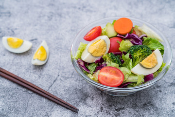 A bowl of fresh vegetable salad
