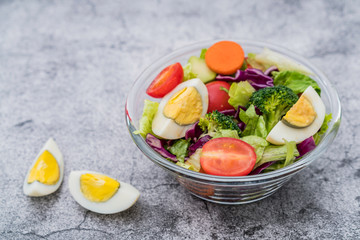 A bowl of fresh vegetable salad