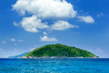 Naklejka premium Similan island beach near Phuket in Thailand. Tropical background. National nature park.