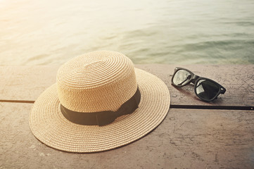 Fototapeta na wymiar hat and sunglasses for travel