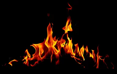 Fotobehang Vlam van vuur op een zwarte achtergrond © schankz