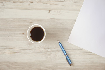 Coffee and documents on the table. テーブルの上のコーヒーと書類