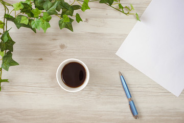 Coffee and documents on the table.  テーブルの上のコーヒーと書類