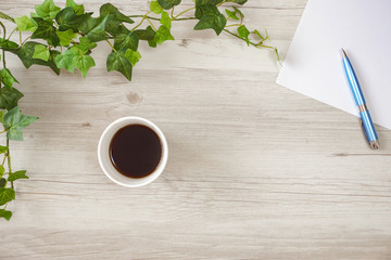 Coffee and documents on the table.  テーブルの上のコーヒーと書類