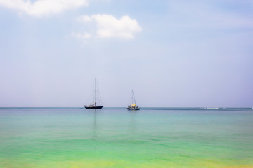 Obraz premium beautiful beach with a yacht on the horizon