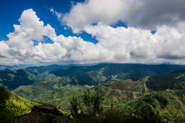 Obraz premium Mountains and the clouds- Mandi, Himachal