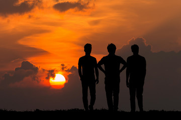 Fototapeta premium Silhouette group friends on sunset time
