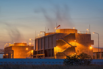 Obraz premium power plant at sunset.