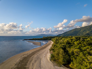 Obraz premium Luftaufnahme von Cape Tribulation in Australien