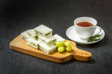 サンドイッチ　Ham and cucumber sandwich